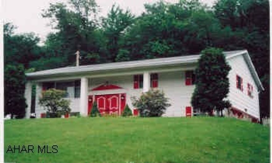 Beautful 3BR Split level with landscaped yard with pond and waterfall