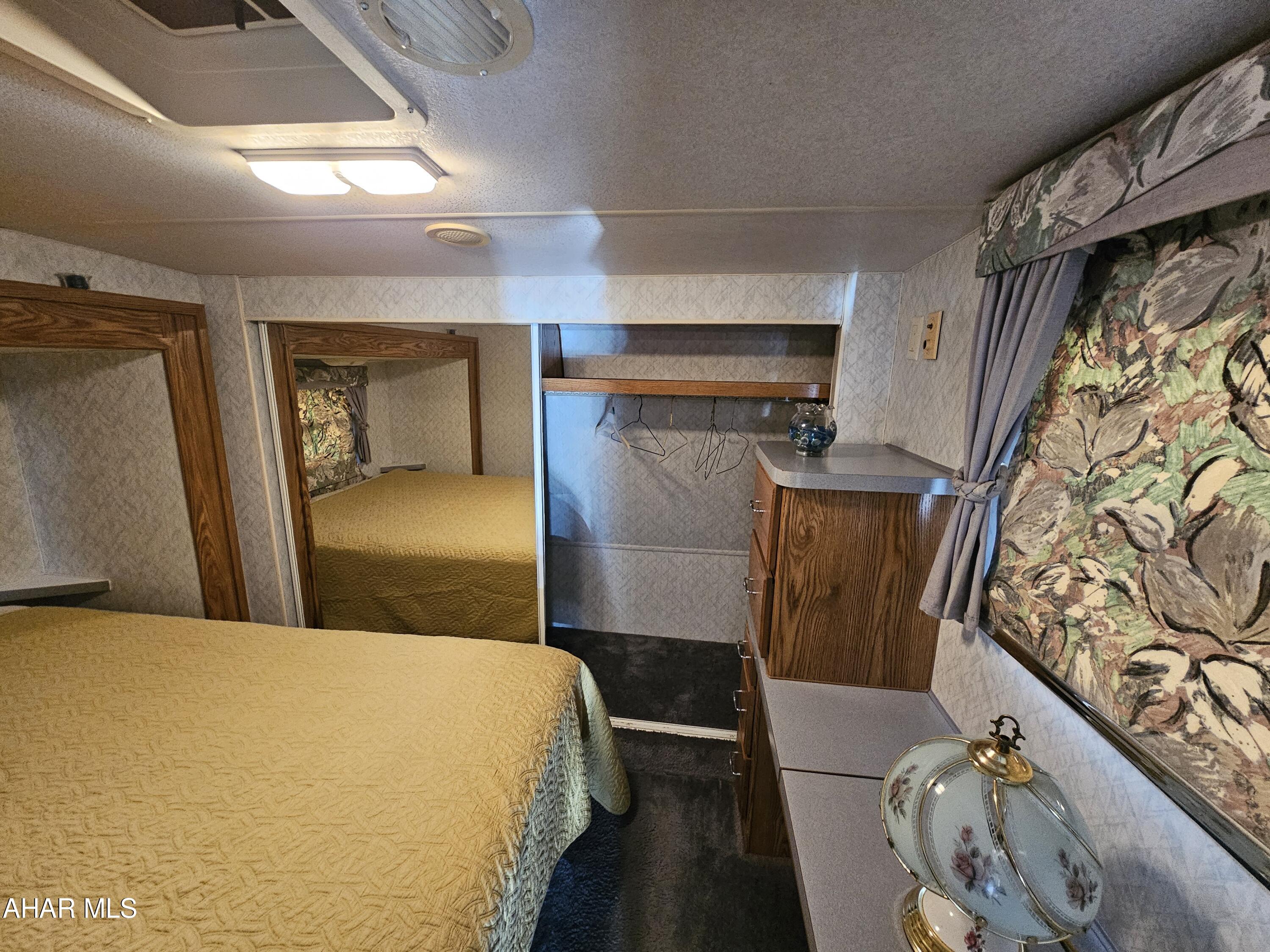 Glendale Yearound - Residential