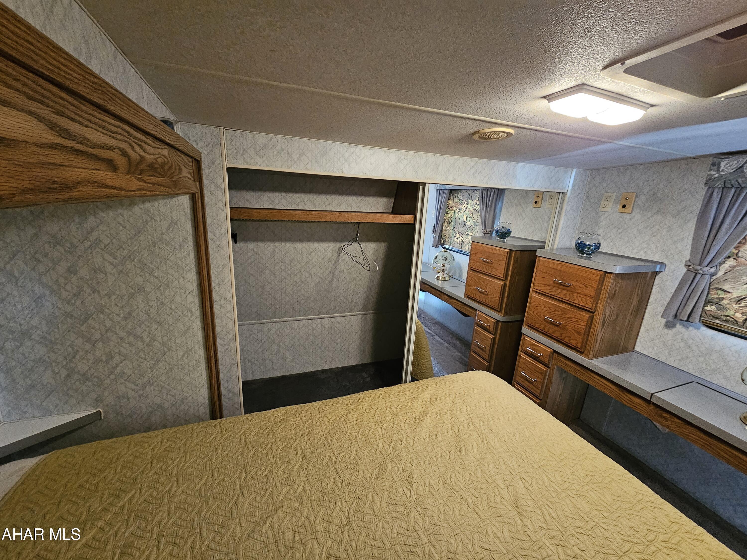 Glendale Yearound - Residential