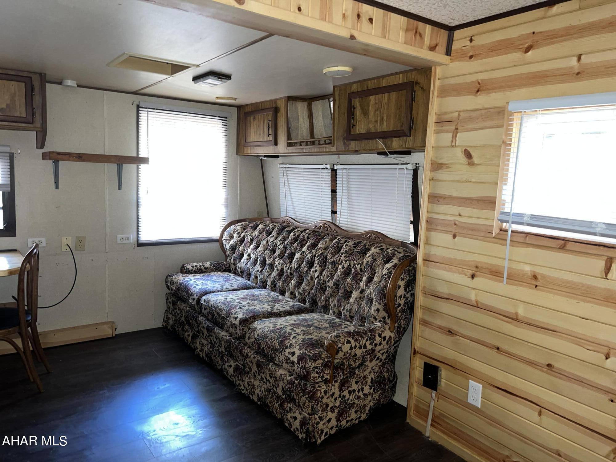 Glendale Yearound - Residential