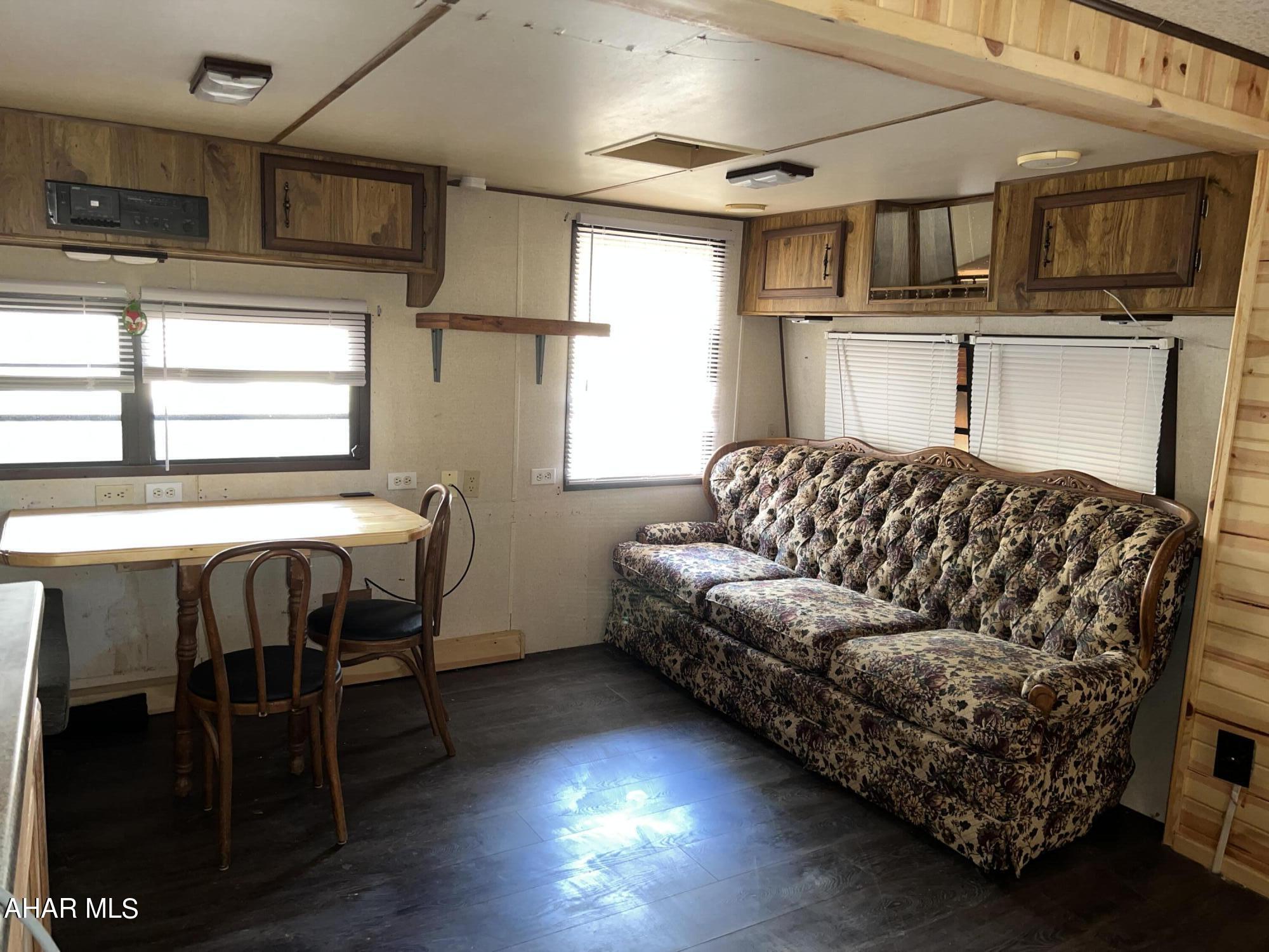 Glendale Yearound - Residential