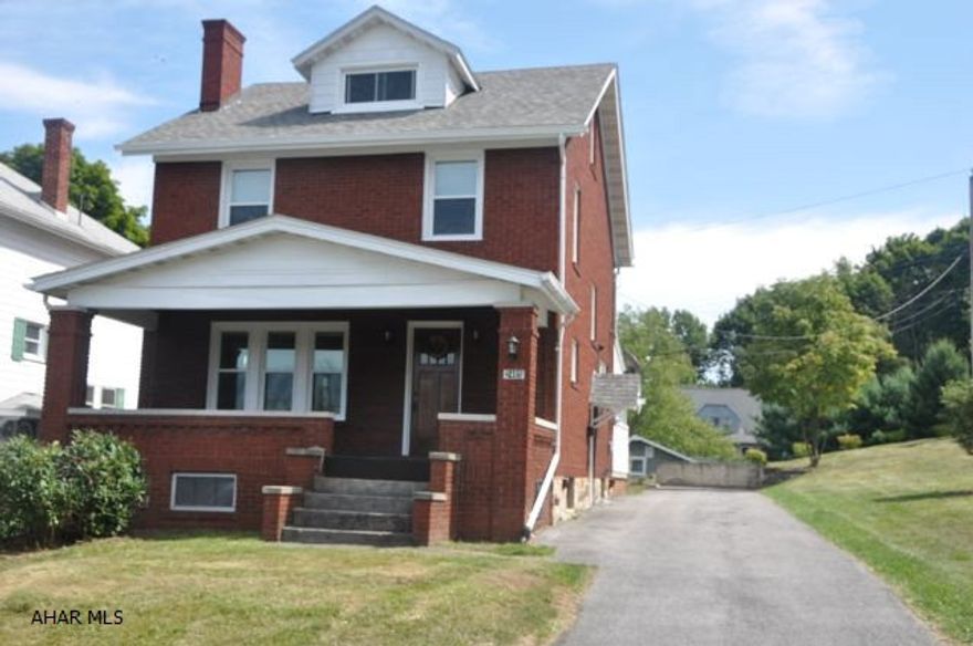 Better than new brick 3 bedroom with double lot in private street in AASD. Interior has been totally updated with modern amenities with neutral colors. House also offers a new roof and furnace. All for 124,900. Call listing agent for a tour.