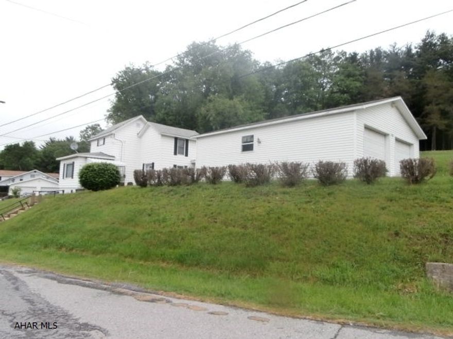 Nice home in Cressview on 3 lots. Newer 4 car detached garage(2 doors). Nice kitchen.