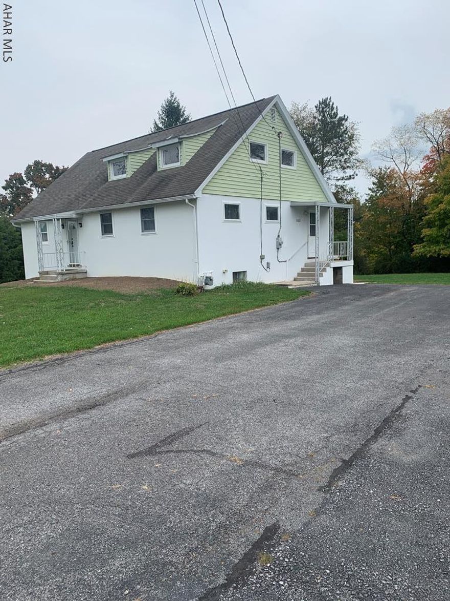 Very Private, 2BR 2BA home on dead end drive. Upstairs bedroom has Bath in bedroom. Updated 1st floor Bath. Kitchen with appliances. 2 Living rooms - new carpeting. Nice yard. Home is in Borough.