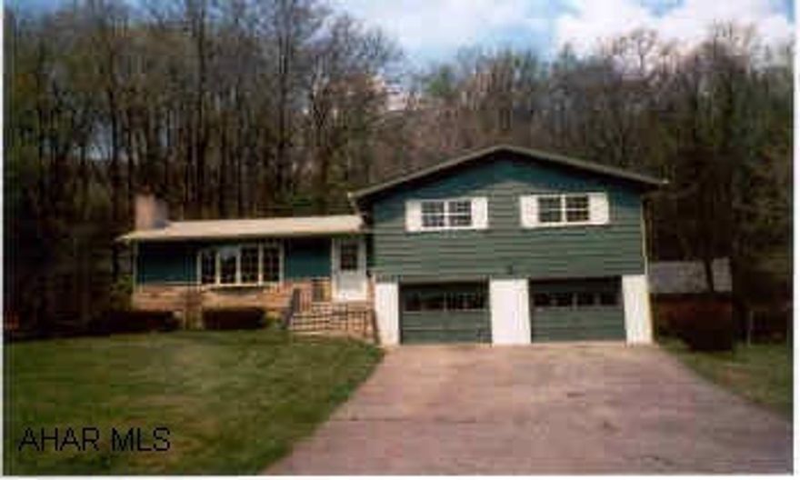 Split Level Tremendous Lot 1,800 finished square feet.  Painted Redwood and Ohio Sandstone siding.CAN'T SHOW UNTIL 4/25