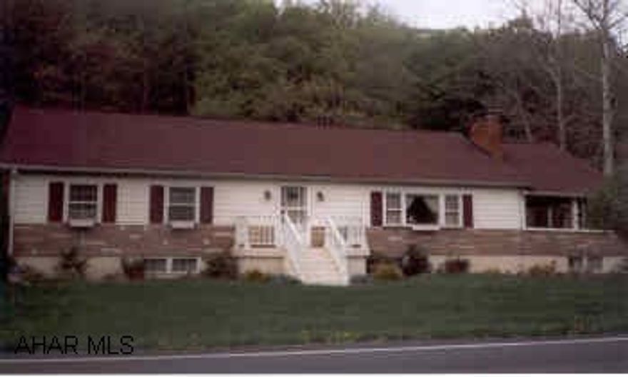 Cape Cod, Spacious Rooms, Neutral Decor, 15x30 covered porch, wishing well-BBQ pit, Grape Trellis, Steam with walking bridge Cape Cod, Spacious Rooms, Neutral Decor, 15x30 covered porch, wishing well-BBQ pit, Grape Trellis, Steam with walking bridge. Do not let cat out or in the basement!!