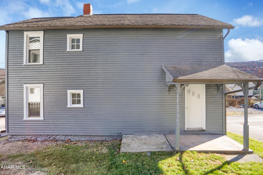 Beautiful remodeled 3 bedroom, 1 bath! All new interior fresh paint. All new flooring throughout in the kitchen, dining room, and living room. Fresh new carpet, all three bedrooms and the hallway. Off street parking. This is a must see!