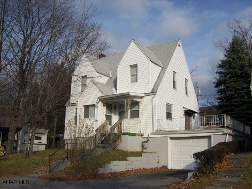 Must see 4 BR, 1.75 BA in Lakemont.  Nice yard, attached garage, enclosed rear porch.  Move-in condition.