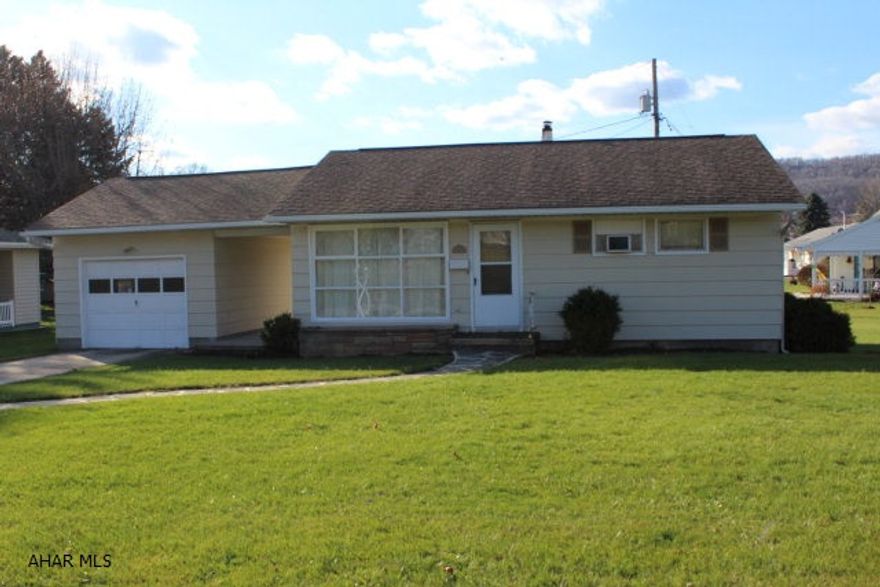 Good starter home, or could be used for rental income.  Located just off Woodbury Pike.Big backyard.