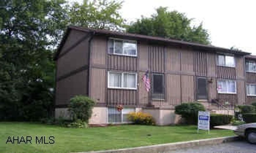 2 STORY TOWNHOUSE W/FINISHED BASEMENT.  IMMACULATE AND BEAUTIFULLY DECORATED TOWNHOUSE. END UNIT. LARGE YARD. FINISHED BASEMENT. GAS HEAT & A/C 3 YEARS OLD. LOGAN TWP.