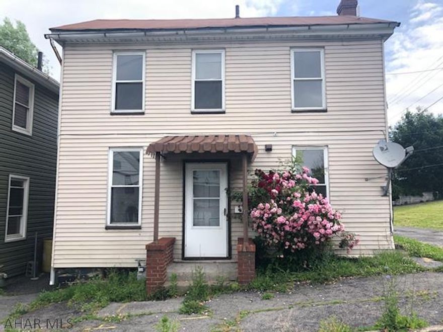 Great investment property in Altoona. Convenient location. 4 bedrooms, 2 full baths, 1 car garage.