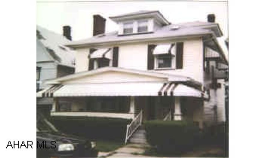 Lovely 4 bedroom in Fairview. Large rooms, fireplace in living room & so much more. Lovely 4 bedroom in Fairview. Large rooms, fireplace in living room & so much more.