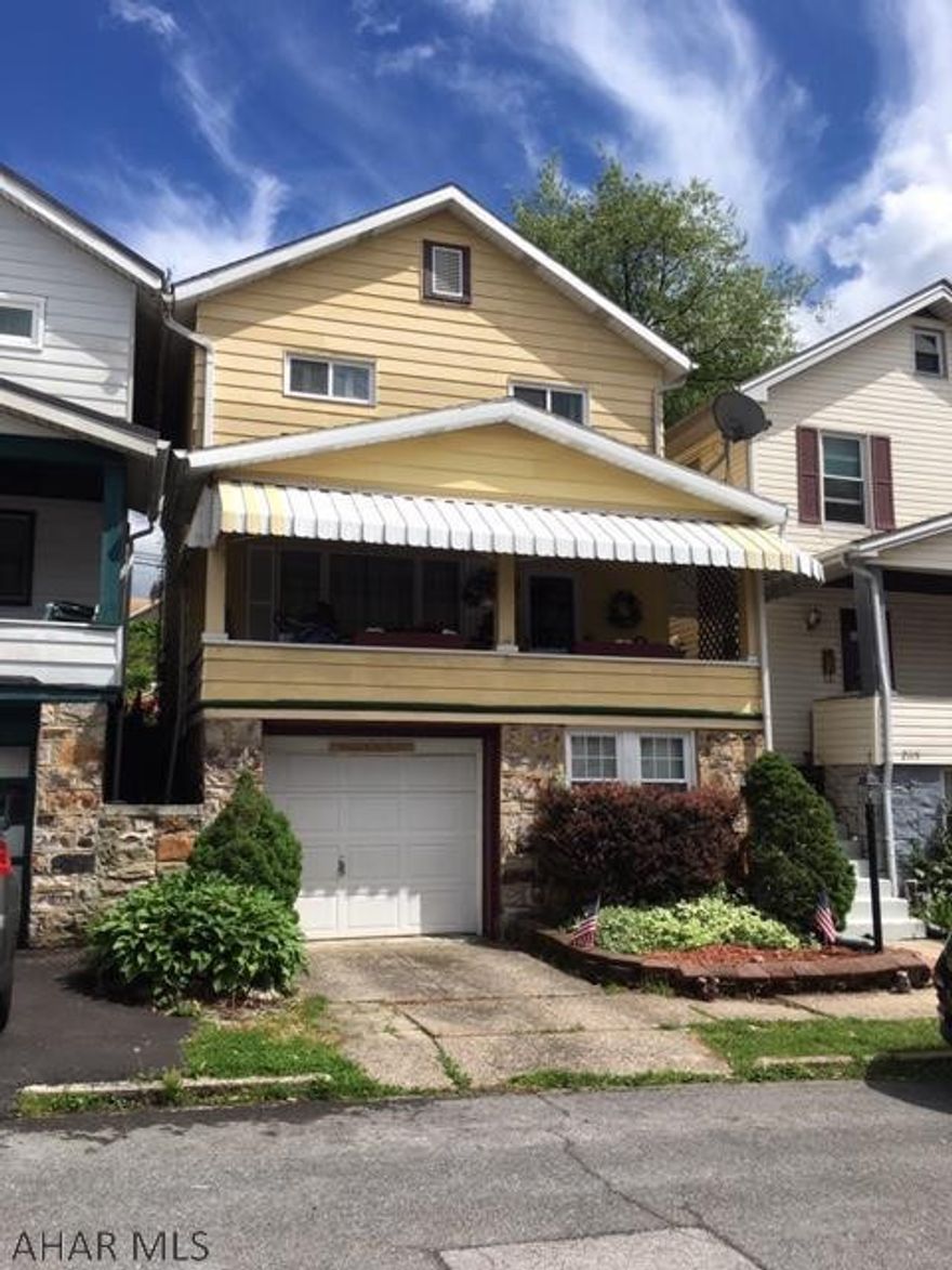 This is a great starter home.  Good mechanics, great space and the large EI   kitchen is amazing plus the  family room offers the wow factor.  Truly great space!! Flat yard &  Conveniently located.