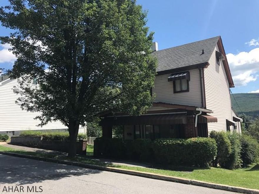 Location is everything! A Quiet street, large yard, 3 bedrooms, 1.5 baths and appliances are just some of the things this house has to offer. Come and see  for yourself before its gone! Call listing agent for your private showing.