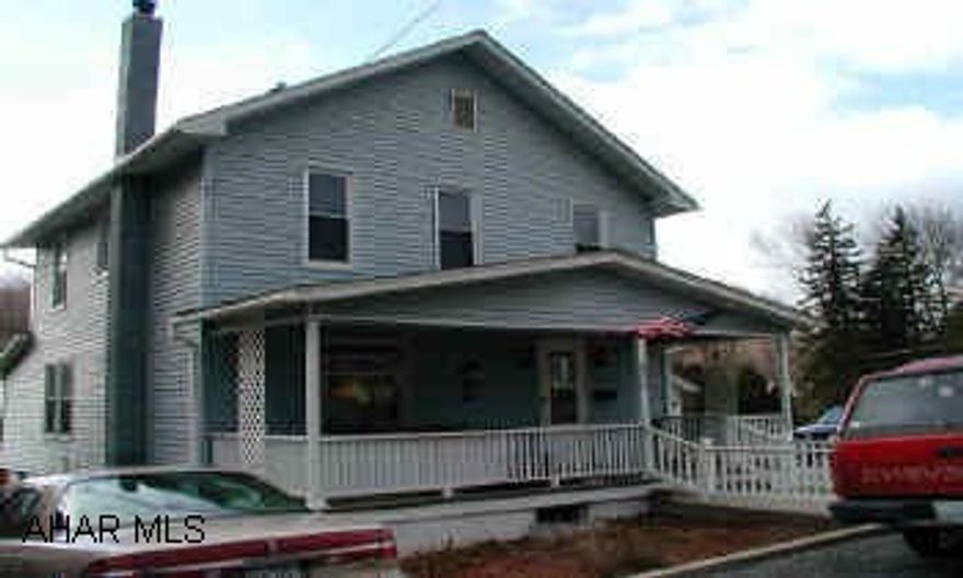 Great Mechanics - new roof, furnace, central air, new windows vinyl sidings - 1 car garage 3 bdrm, 1 bath, LV rm, DN rm, Logan Twnship, Baker school  - Hardwood floors under carpet. Great Mechanics - new roof, furnace, central air, new windows vinyl sidings - 1 car garage 3 bdrm, 1 bath, LV rm, DN rm, Logan Twnship, Baker school  - Hardwood floors under carpet.