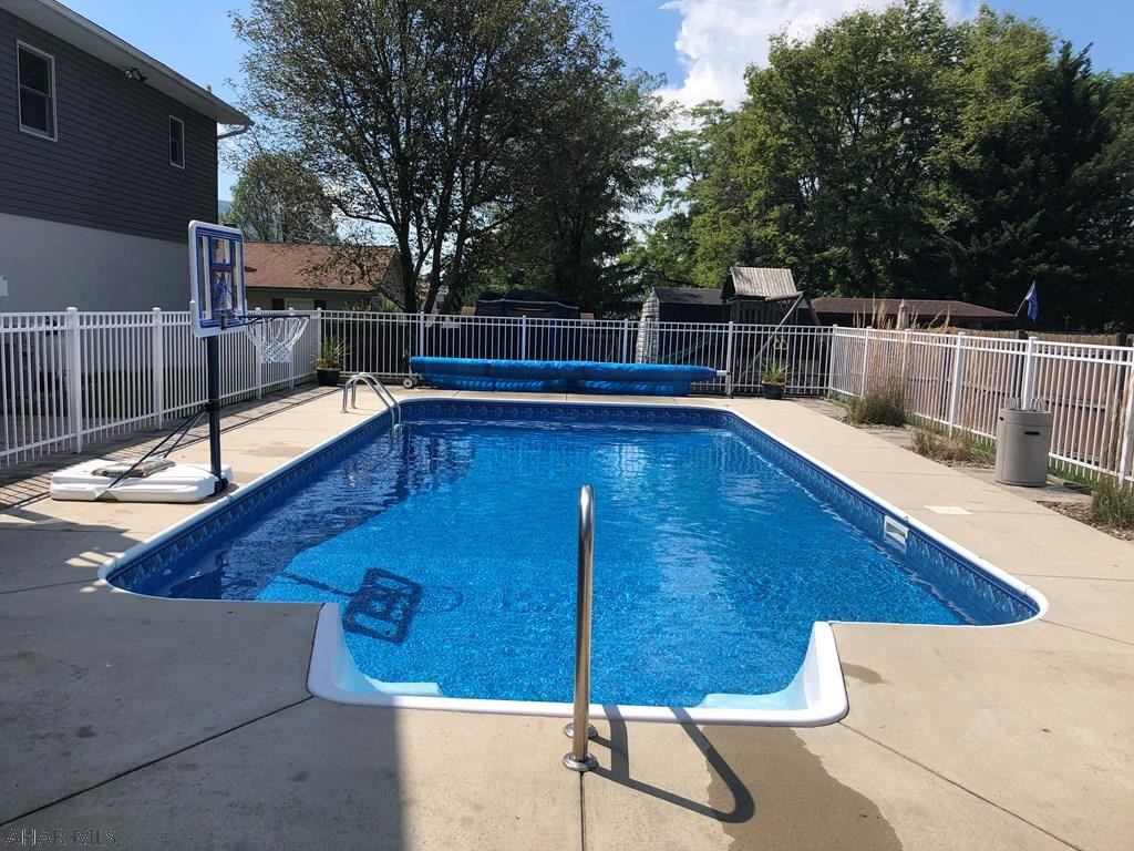 Rolling Hills - Residential