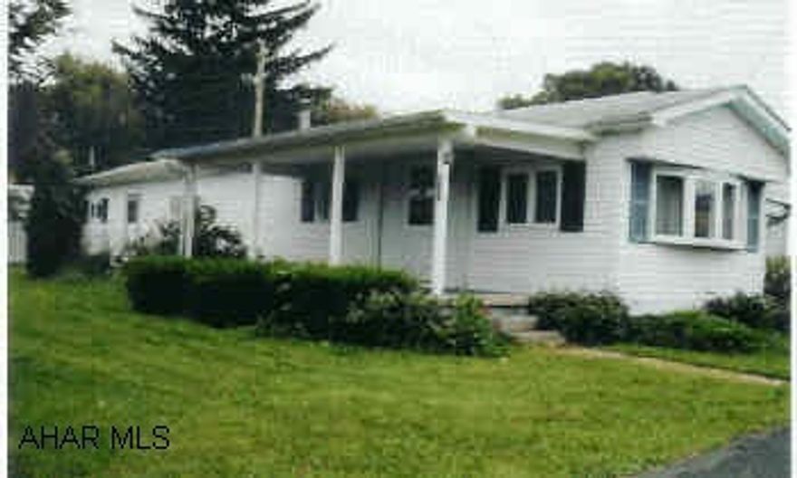 Single wide mobile home, 3 bedroom, on double lot with city sewage. Within miles from lake and fishing. Seller offering financing to qualified buyer.