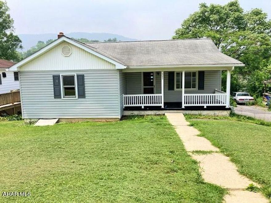 Sweet house just outside of Everett. 3 bedrooms 1 bath. Hardwood floors under carpet as seen in 2 of the bedrooms. Integral garage accessed from rear alley. Newer siding. roof. and upgraded 200 amp electrical With a little TLC this could be a real charmer.