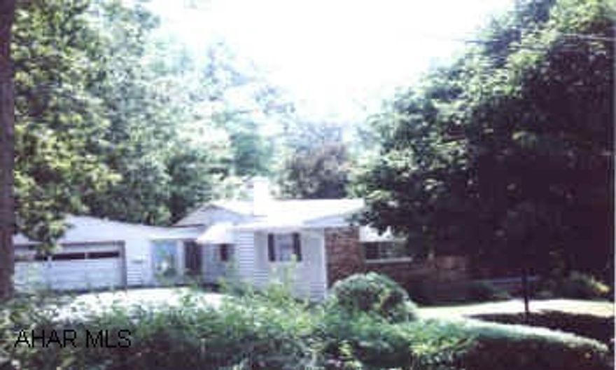 SYLVAN HILLS RANCHER ON LARGE LOT WITH 3 BEDROOMS AND 2 BATHS, CONVENIENT LOCATION AND MANY AMENITIES. SYLVAN HILLS RANCHER ON LARGE LOT WITH 3 BEDROOMS AND 2 BATHS, CONVENIENT LOCATION AND MANY AMENITIES.