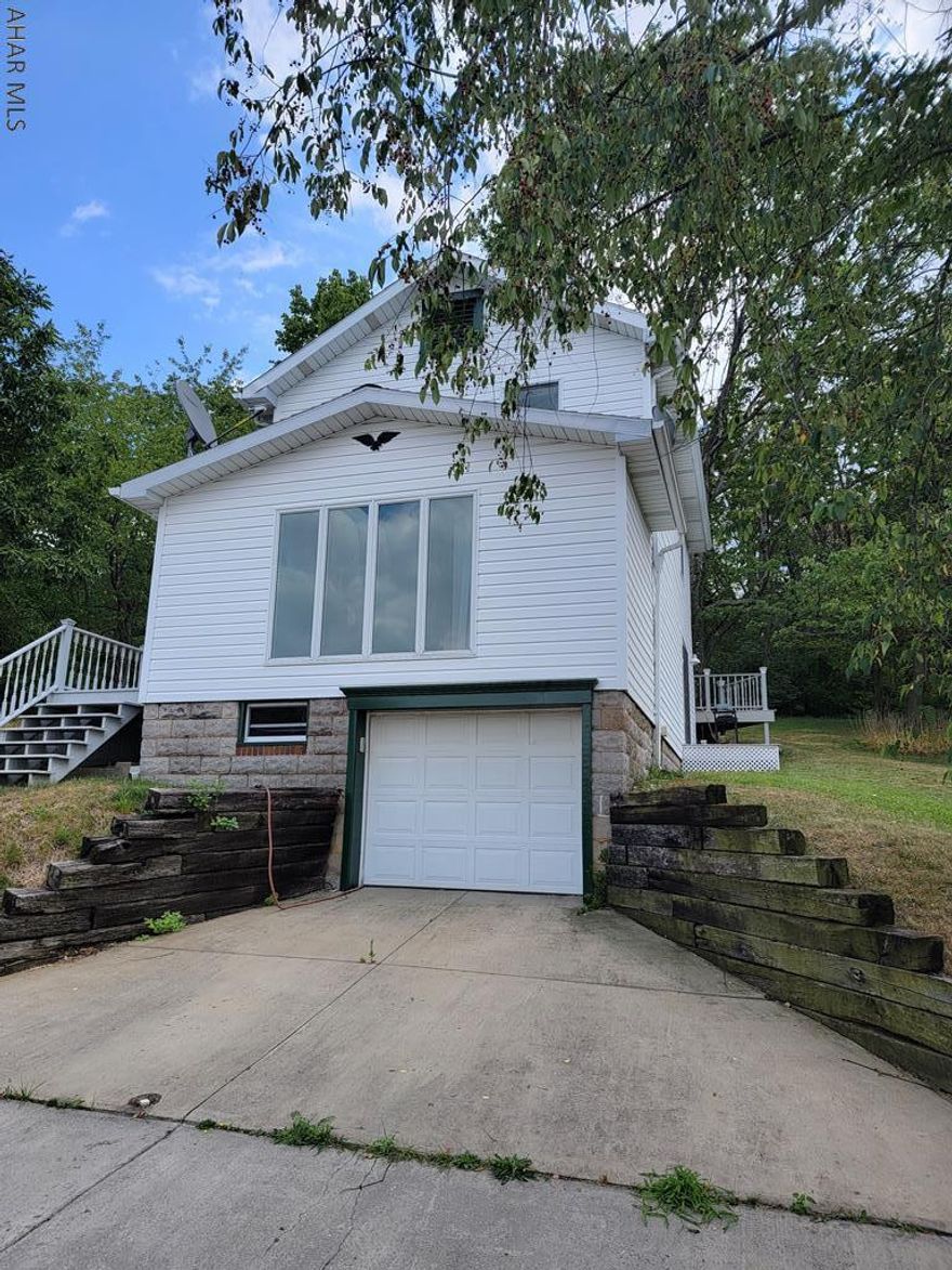 This charming 2BD, 1BA home is move in ready!  2 city lots with a fabulous back deck and a STUNNING view from the front windows. This home offers a whole house fan, hardwood floors, central vac in the kitchen, newer windows, garage and sliding doors that lead out to the back deck. Located in the Fairview area, this home is close to the playground and many amenities. Call today for your private tour! You don't want to miss this one!