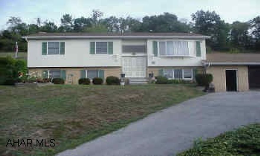 4 BEDROOM BI-LEVEL WITH FAMILY ROOM, 2 BATHS, COVERED PATIO AND ABOVE GROUND POOL. LARGE EAT IN AREA IN KITCHEN. FIREPLACE IN FAMILY ROOM, OVERSIZED 2 CAR GARAGE & LARGE LOT. CENTRAL AIR. WASHER AND DRYER STAY. OFFERS WITH PRE-APPROVAL.