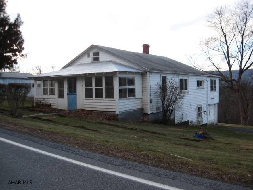 There is great potential with this 3 Bedroom, 1 Bath, fixer-upper situated on 2.766 acres.  This property is being offered in As Is condition.