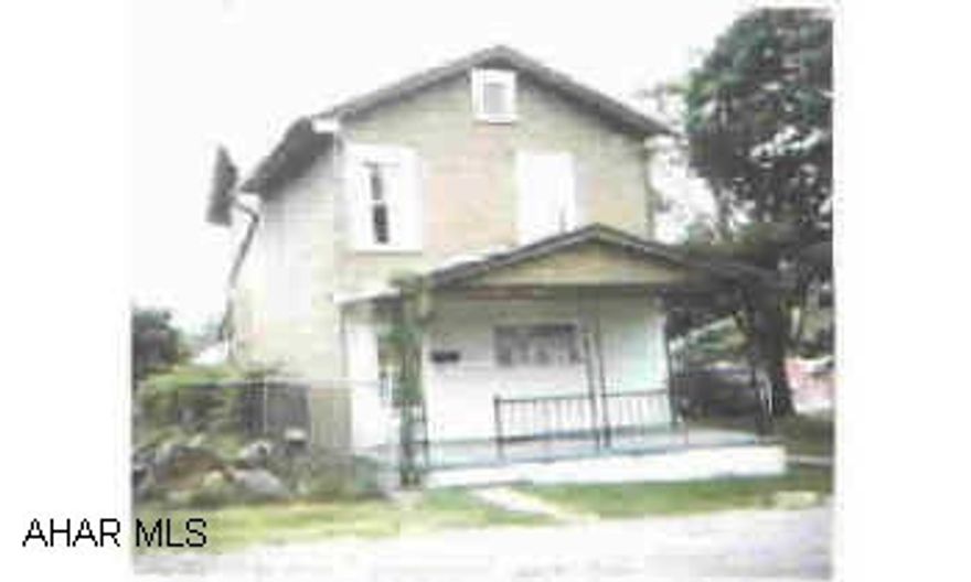 Terrific area, great starter or investment property. Terrific area, great starter or investment property.