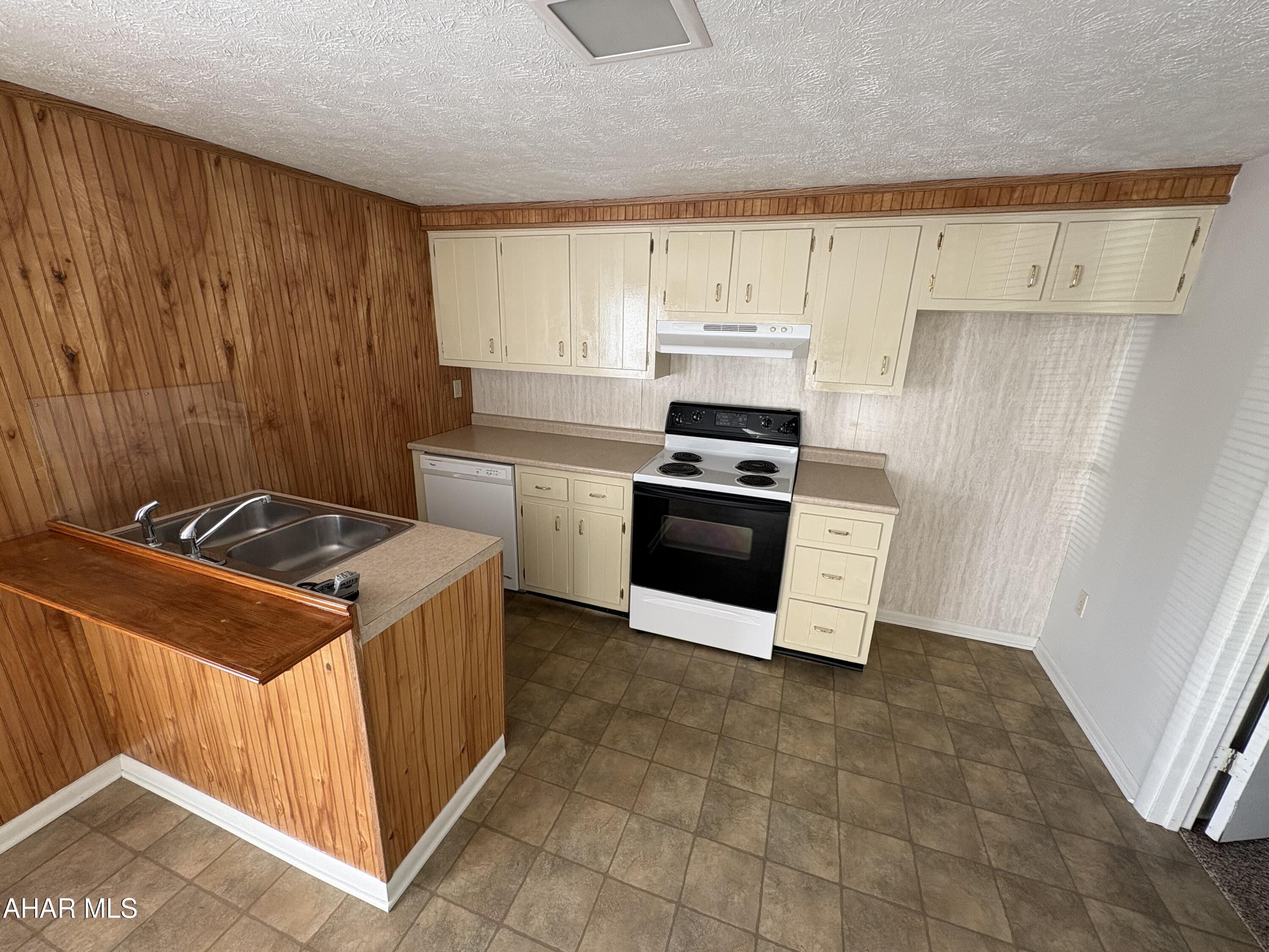 Maple Hollow - Residential