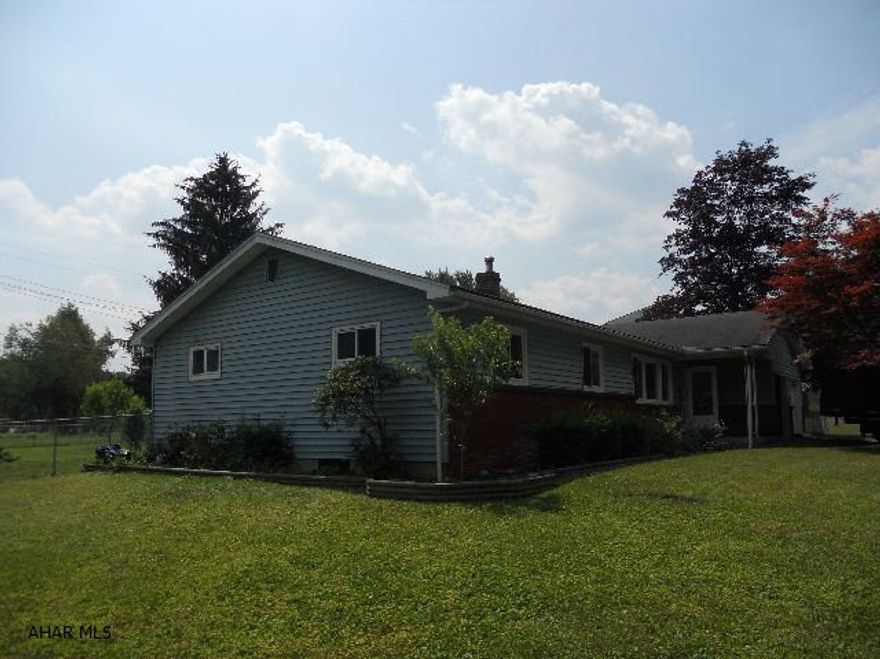 This is a Fannie Mae HomePath property. Purchase this property for as little as 3% down! This property is approved for HomePath Renovation Mortgage Financing.Fannie Mae is offering up to 3.5% incentive buyers who purchase and close on a HomePath property by 10/31/2011. Buyer or agent must request at time of initial offer. Property sales must close on or before 10/31/2011. Buyer must reside in the home as their primary residence - auction, pool and investor sale are excluded.