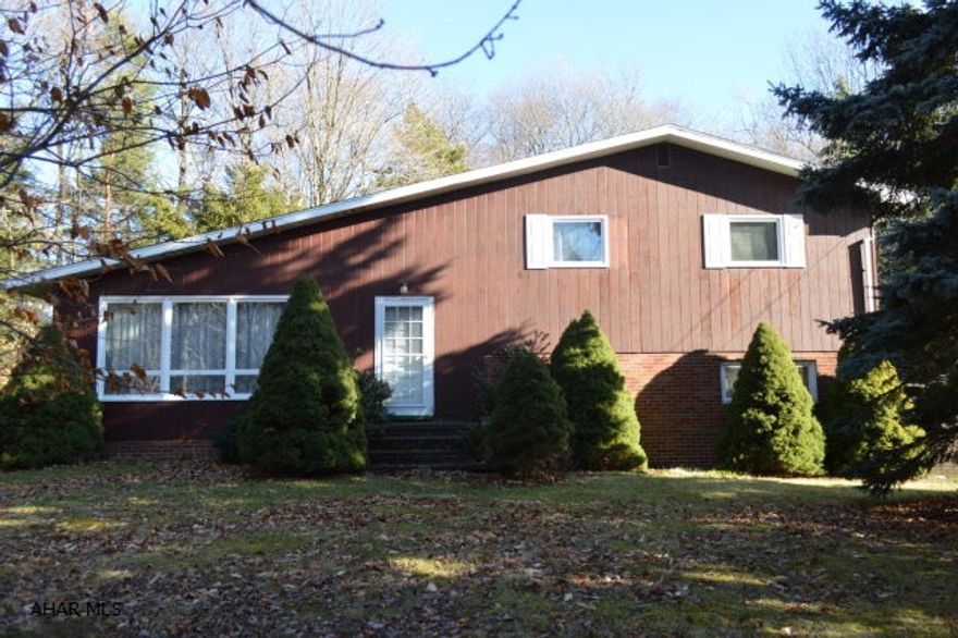 3BR, 1 1/2 bath Bi-level home on approx 0.7 acre in Cambria Twp.  Electric  BB heat, 1 car integral garage. Finished family room at ground level.