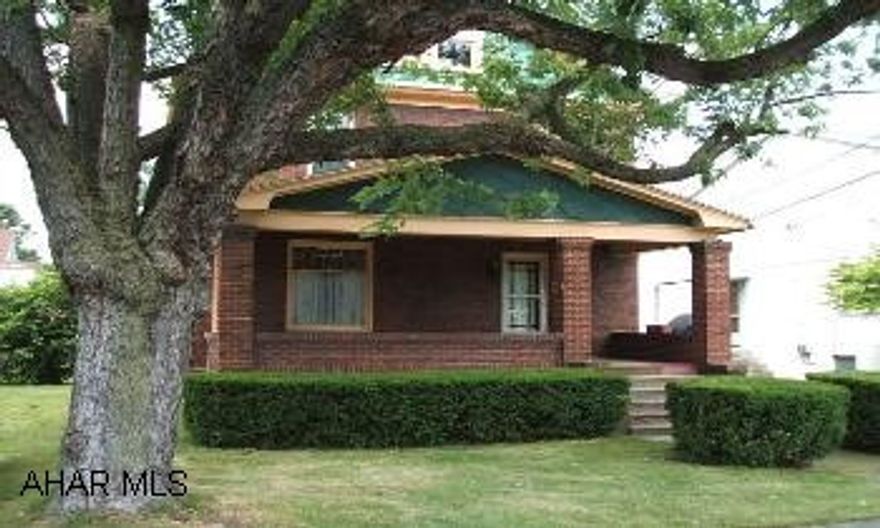 Classic Craftsman Built home.  New Roof in 2003.  Home is in excellent condition. Beautiful formal dining room with bow window.  Large Living Room.  Eat in kitchen.  Very nice dn or 4th bedroom off the kitchen. Move right in!   Classic Craftsman Built home.  New Roof in 2003.  Home is in excellent condition. Beautiful formal dinig room with bow window.  Large living room.  Eat in kitchen.  Very nice den or 4th bedroom off the kitchen.  Updated bath.  Hardwood floors under carpets.  Great Hollidaysburg family home. Move right in!