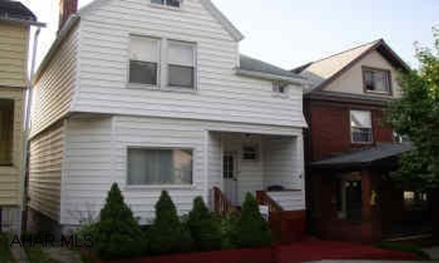 VERY NICE 3 BEDROOM WITH VINYL SIDING.  NEWER FURNACE AND HOT WATER HEATER, FORMAL DINING ROOM, REAR COVERED PATIO WITH OFF STREET PARKING AREA.