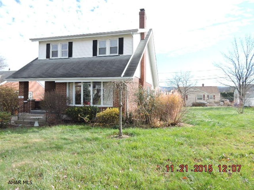 Great opportunity for handyman.  Needs work & has freeze damage.  Big rooms & large closets on a large lot.  Newer insulated windows. Sq Ft taken from tax card. Property must be listed a minimum of 10 days before seller will entertain any offers (Friday 12/18). EMPLOYEES & FAMILY MEMBERS RESIDING WITH EMPLOYEES OF JP MORGAN CHASE BANK N.A., ITS AFFILATES OR SUBSIDIARIES ARE STRICTLY PROHIBITED FROM DIRECTLY OR INDIRECTLY PURCHASING ANY PROPERTY OWNED BY JP MORGAN CHASE BANK N.A.