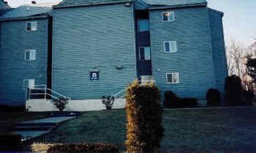 2nd floor studio condo, includes furniture, Assoc Dues of $170/mo includes trash, cable, exterior maintenance, pools and tennis courts.  Sleeps 4 2nd floor studio condo, includes furniture, Assoc Dues of $170/mo includes trash, cable, exterior maintenance, pools and tennis courts.  Sleeps 4