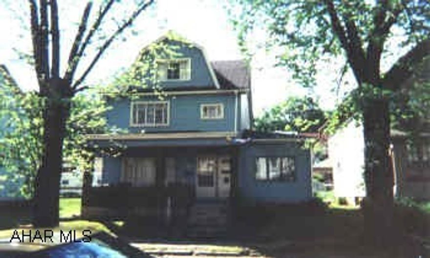 TRIPLEX  WITH GOOD RENTAL HISTORY. TRIPLEX WITH GOOD RENTAL HISTORY. 1ST FLOOR/2 BEDS $362 & HEAT, 2ND FLOOR/2 BEDS $385 & HEAT, 3RD FLOOR/ 1BED COMPLETELY FURNISHED $270 & HEAT. SEPARATE GAS METERS.  OWNER PAYS WATER, SEWER, ELECTRIC, AND HOT WATER.  OWNER NO LONGER PAYS HEAT.