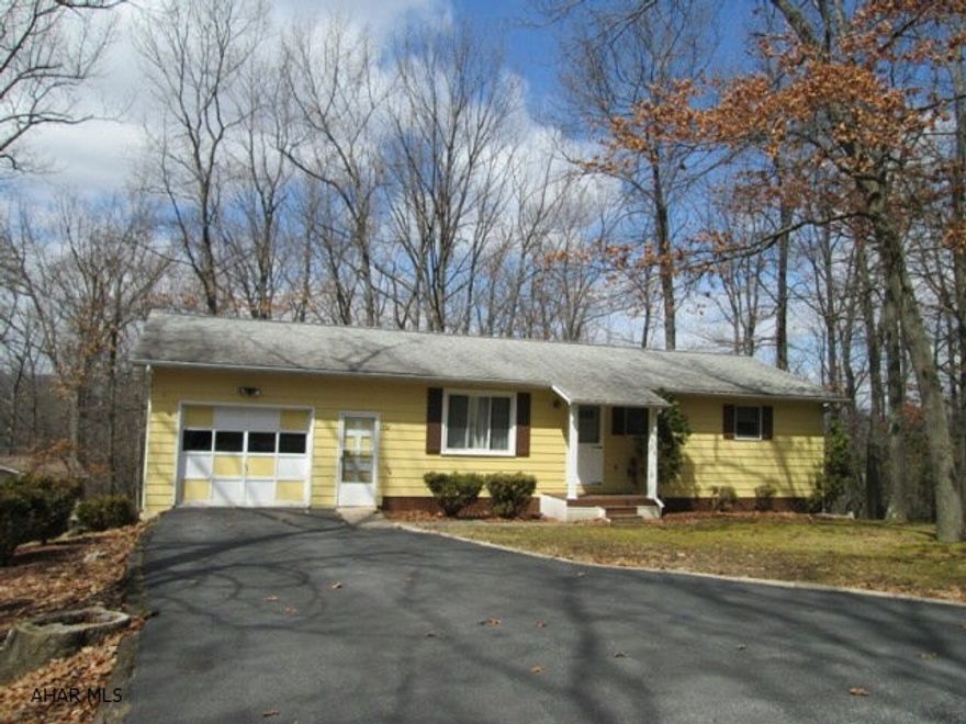 Bellemeade Estates. Custom built one story. Updated oak kitchen and all appliances are included in the sale. If you are looking for a private, wooded area then check this out. Lower level finished with familyroom with bar and extra bedroom.