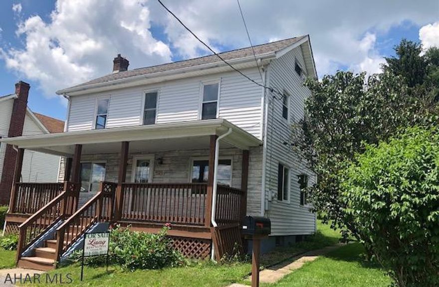 3 Bedroom home with nice lot. Large spacious rooms, Some new flooring, Fresh paint, large bath. Call today to make this your home!