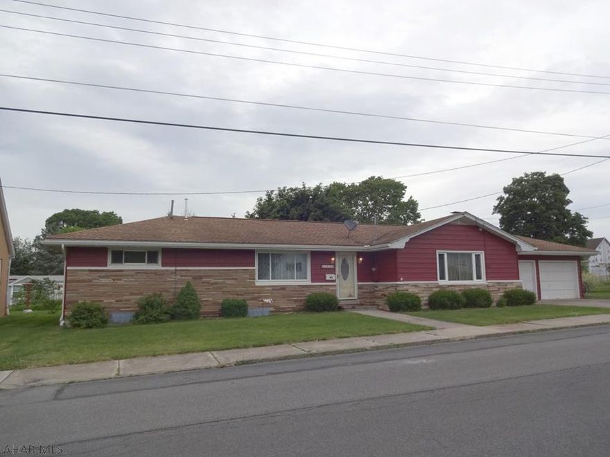 Portage- RANCH - Cozy 3 BR, oak kit, DR, huge family room w/gas fireplace, 1.5 baths, 2 car gar, beautiful big level backyard.