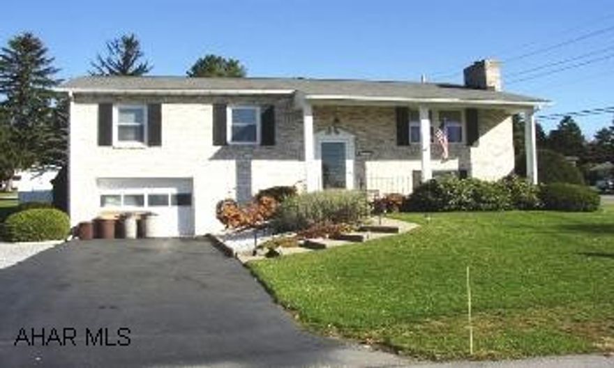 HOLBG/SYLVAN HILLS AREA. FRANKSTOWN TWP, FOUR BEDROOM W/ LARGE MBR SUITE. IMMACULATE HOME W/ FAMILY ROOM W/ FP; LARGE LAUNDRY AREA AND FENCED YARD. MOVE IN READY TO GO! HOLBG/SYLVAN HILLS AREA. FRANKSTOWN TWP, FOUR BEDROOM W/ LARGE MBR SUITE. IMMACULATE HOME W/ FAMILY ROOM W/ FP; LARGE LAUNDRY AREA AND FENCED YARD. MOVE IN READY TO GO!