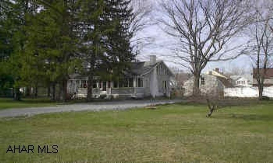 Nice 3 bedroom home hardwood floors on 4 city lots...