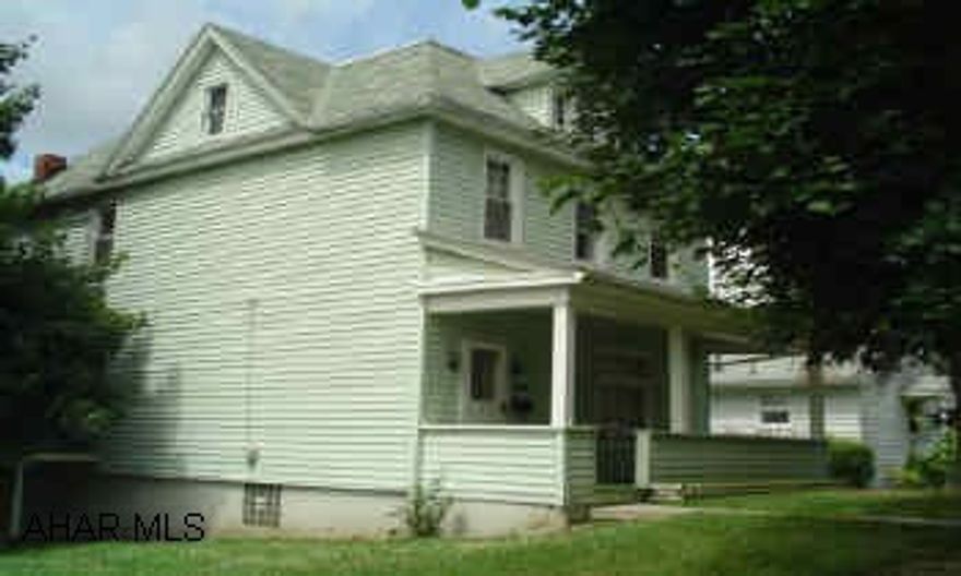 New carpet, fresh paint,new windows. $1000.00 selling agent bonus if a 1st time home buyer and / or a buyer using an Affordable Housing Program purchases subject property.