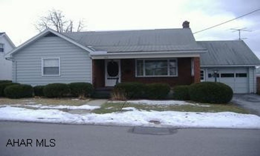 MARTINSBURG BORO CALL CHRISTINE FOR A SHOWING TODAY ...937-5978
