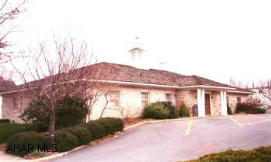 ADDITIONAL LOT INCLUDED BEHIND BUILDING  40X50.  1-6-10.98