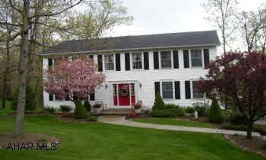 HOLLIDAYSBURG SCHOOL DIST. CONTACT SUSAN 935-8252. CLOSING AFTER JULY 31, 2004. GREAT COLONIAL WITH OVERSIZED ROOMS. FINISHED WALK-OUT BASEMENT WITH GAS FIREPLACE. BACK YARD IS OUTSTANDING WITH PLAYSET. PICNIC AREA. PRIVATE.