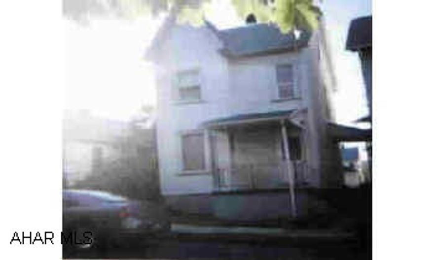 Clean, good mechanics, newer vinly siding, windows, furnace, hot water tank. Off street parking. Clean, good mechanics, newer vinly siding, windows, furnace, hot water tank. Off street parking.