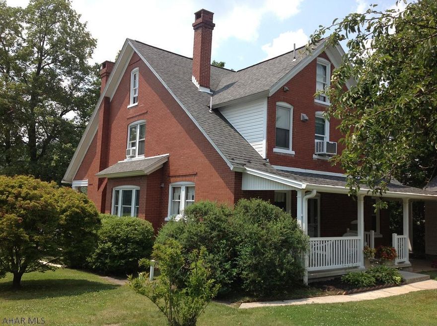 This immaculate 2 story 3BR 3 Bath home in walking distance to downtown Bedford has been maintained and is in move in ready condition.  Large back yard, amazing walk in closets in all bedrooms.  It's very cozy and you won't be disappointed at this home & location.  Hardwood floors throughout majority of home.