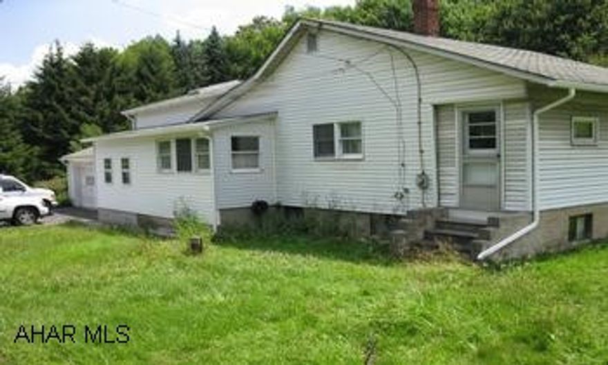 2 BED RANCH W/ 2 CAR GARAGE/WORKSHOP. NEWER KIT & BATH, 3 HEAT SOURCES. MECHANICALLY SOUND. DARLA 934-4663. GREAT STARTER OR RETIREMENT-2 BED, LG LIV/DR. FULL BASEMENT WITH 3 HEAT SOURCES. LG. LOT OVER 1/2 AC. 193X46X162X41X435.