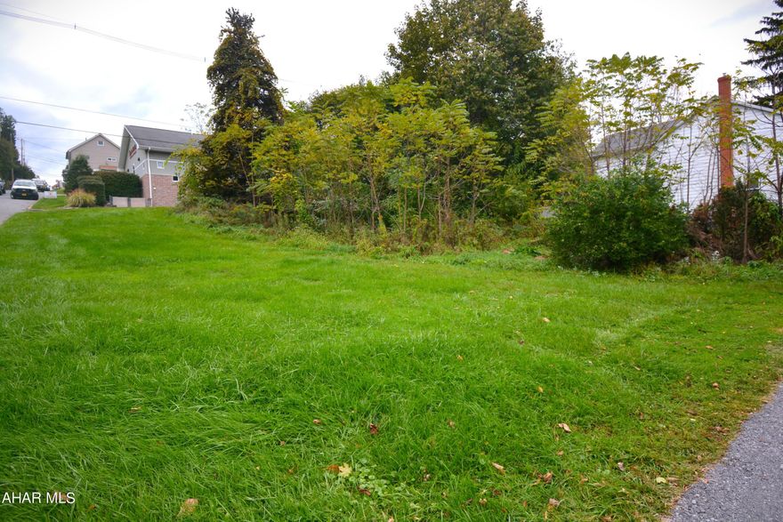 If you're looking for a corner lot in the city, look no further!  These 3 lots provide a great place to consider building a new home or an opportunity at an investment to hold onto for future use.  Call today with any questions!