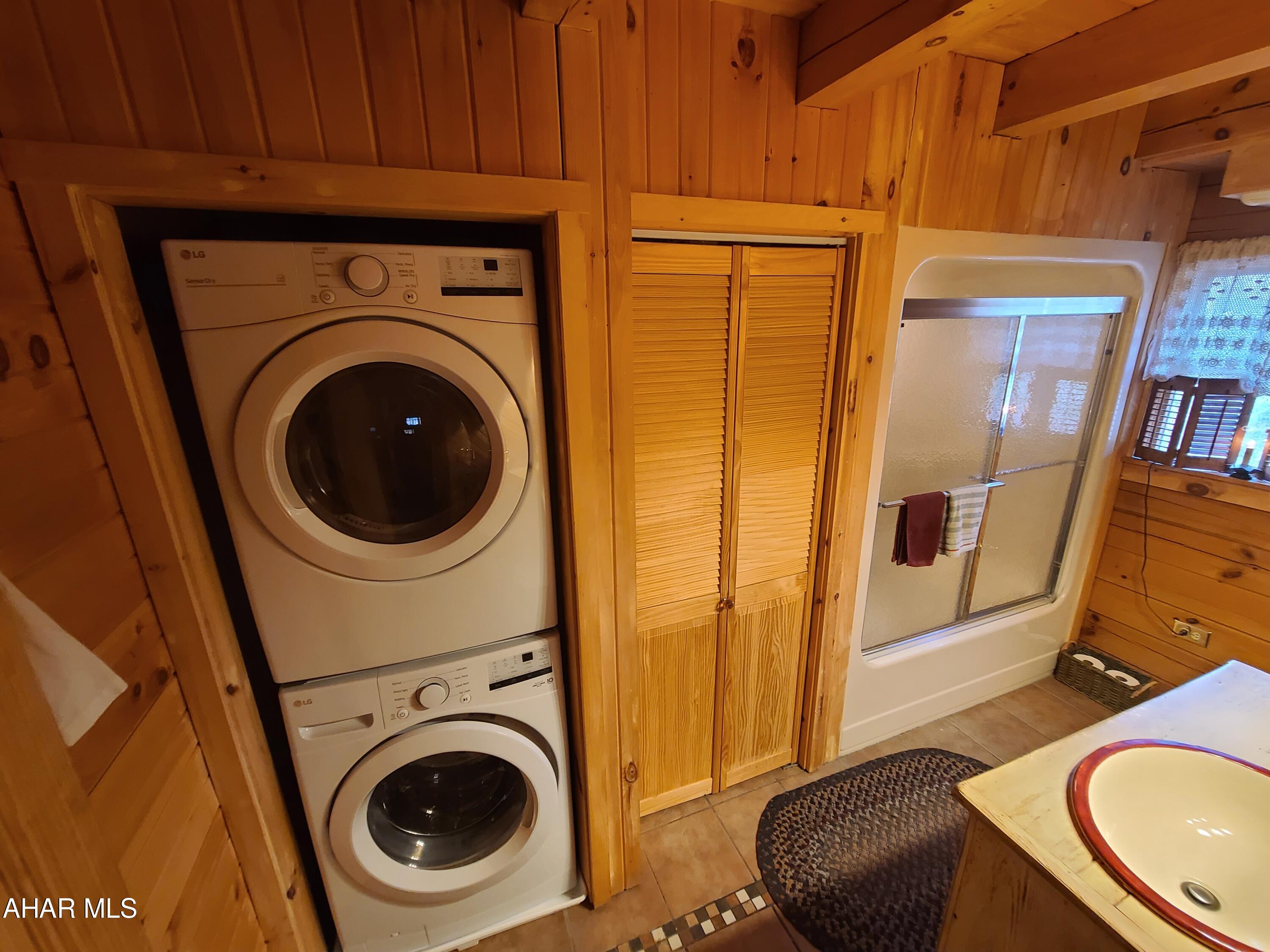 Glendale Yearound - Residential