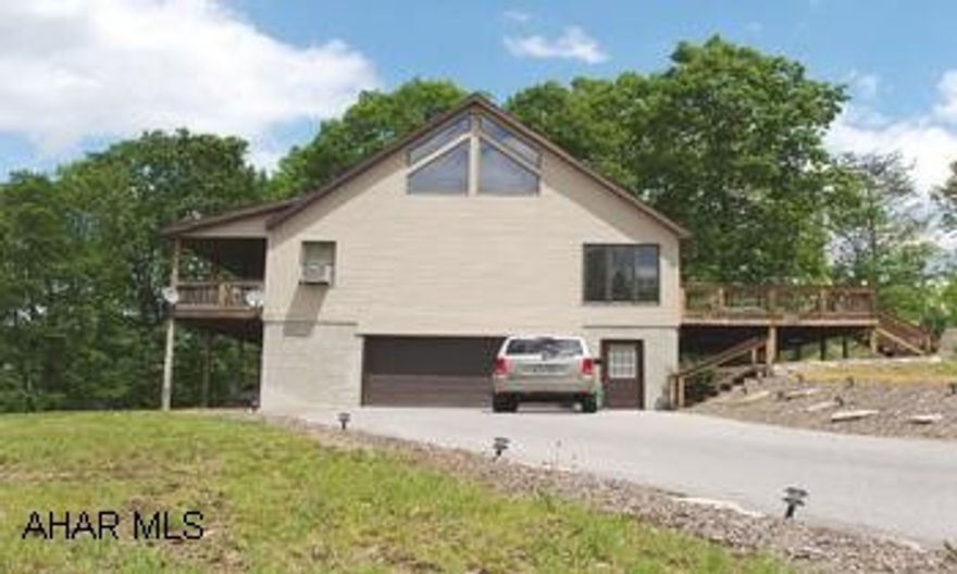 Outdoor paradise situated on secluded, private 4 acres! 1.5 story, 2 BR, 2.5 BA, loft could be used as 3rd BR, 10x18 storage shed. 5 minutes to Seven Points and town. Outdoor paradise situated on secluded, private 4 acres! 1.5 story, 2 BR, 2.5 BA, loft could be used as 3rd BR, 10x18 storage shed, 2 car integral garage. 5 minutes to Seven Points and town.